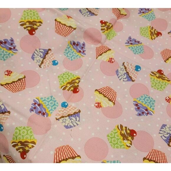 Cupcakes Cotton Fabric Traditions 1 Yard New Sewing Quitling - Picture 1 of 4